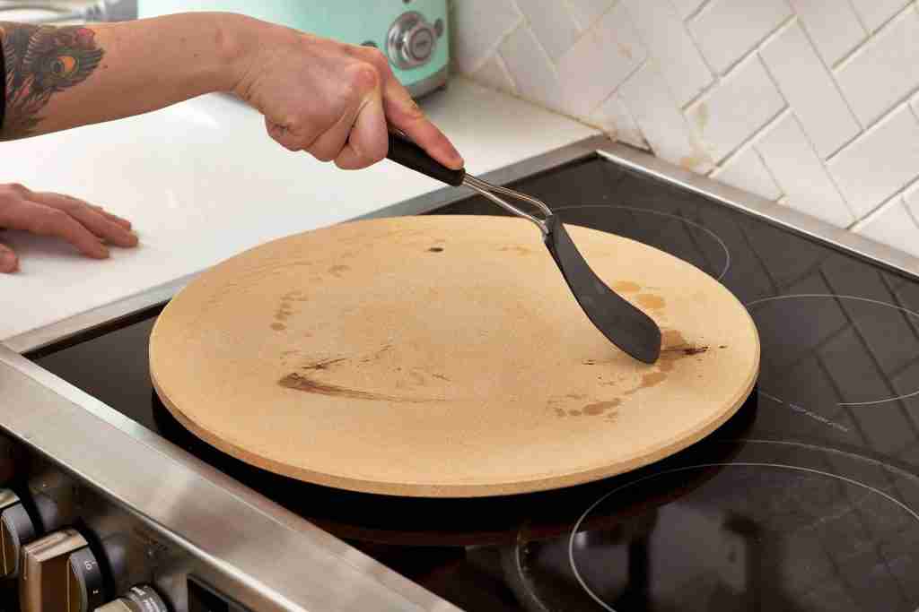 cleaning a pizza stone