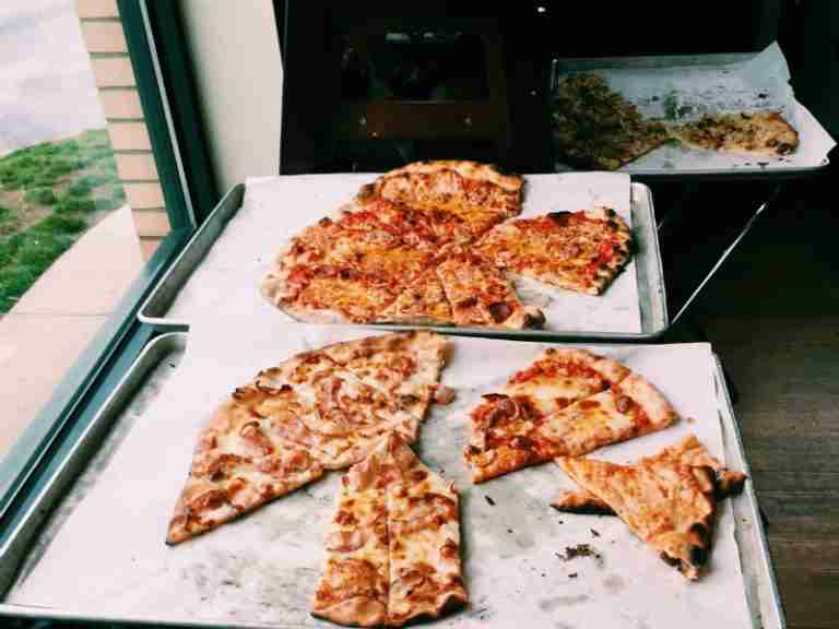 cooked-pizza-near-window