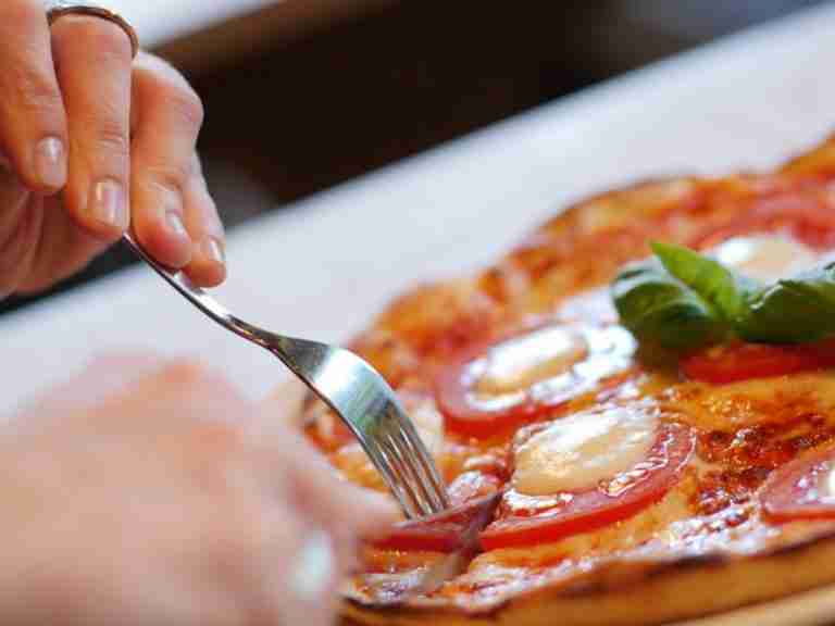 pizza vegan cheese