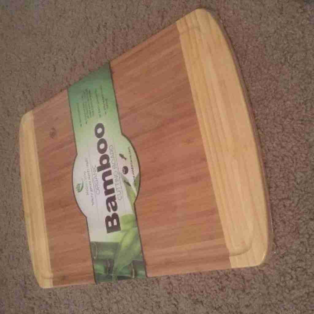 https://www.pizzaovenradar.com/wp-content/uploads/2020/07/Midori-Way-Small-Bamboo-Wood-Cutting-Board-newly-bought-1024x1024.jpg